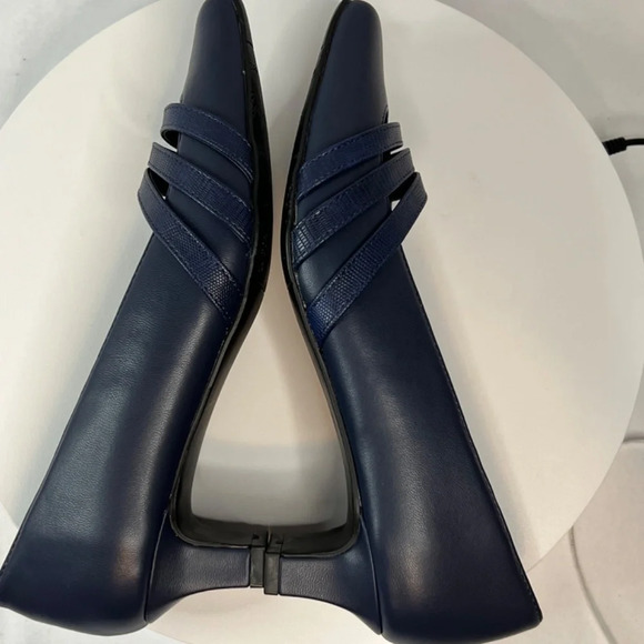 Women’s EASY STREET Entice Squared toe Pumps NAVY size 6.5 NARROW NEW IN BOX - Picture 7 of 15
